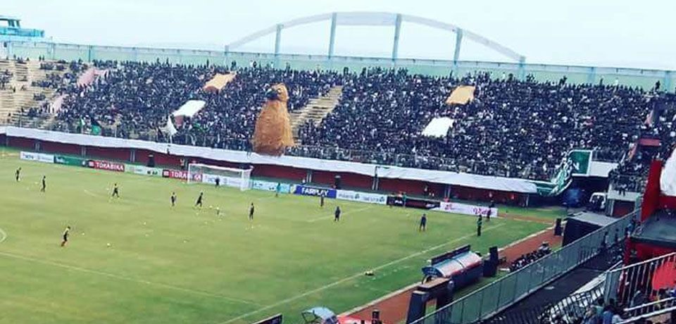 Suporter PSS Sleman Brigata Curva Sud di Stadion Maguwoharjo. Copyright: Â© bcsxpss.com